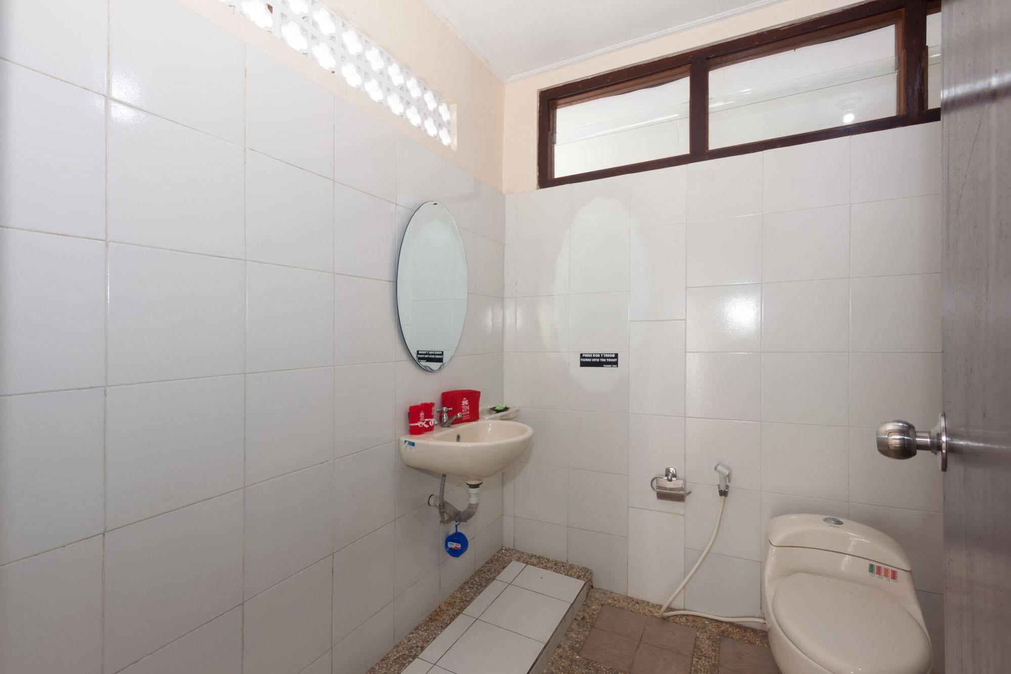 Zen Rooms Sanur Blanjong Sekawaru Екстериор снимка