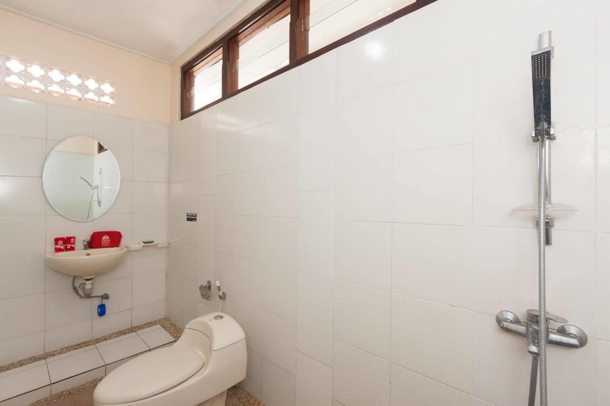 Zen Rooms Sanur Blanjong Sekawaru Екстериор снимка